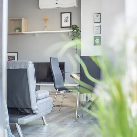 Real Apartment *